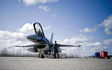 military General Dynamics F-16 Fighting Falcon HD Desktop Wallpaper | Background Image