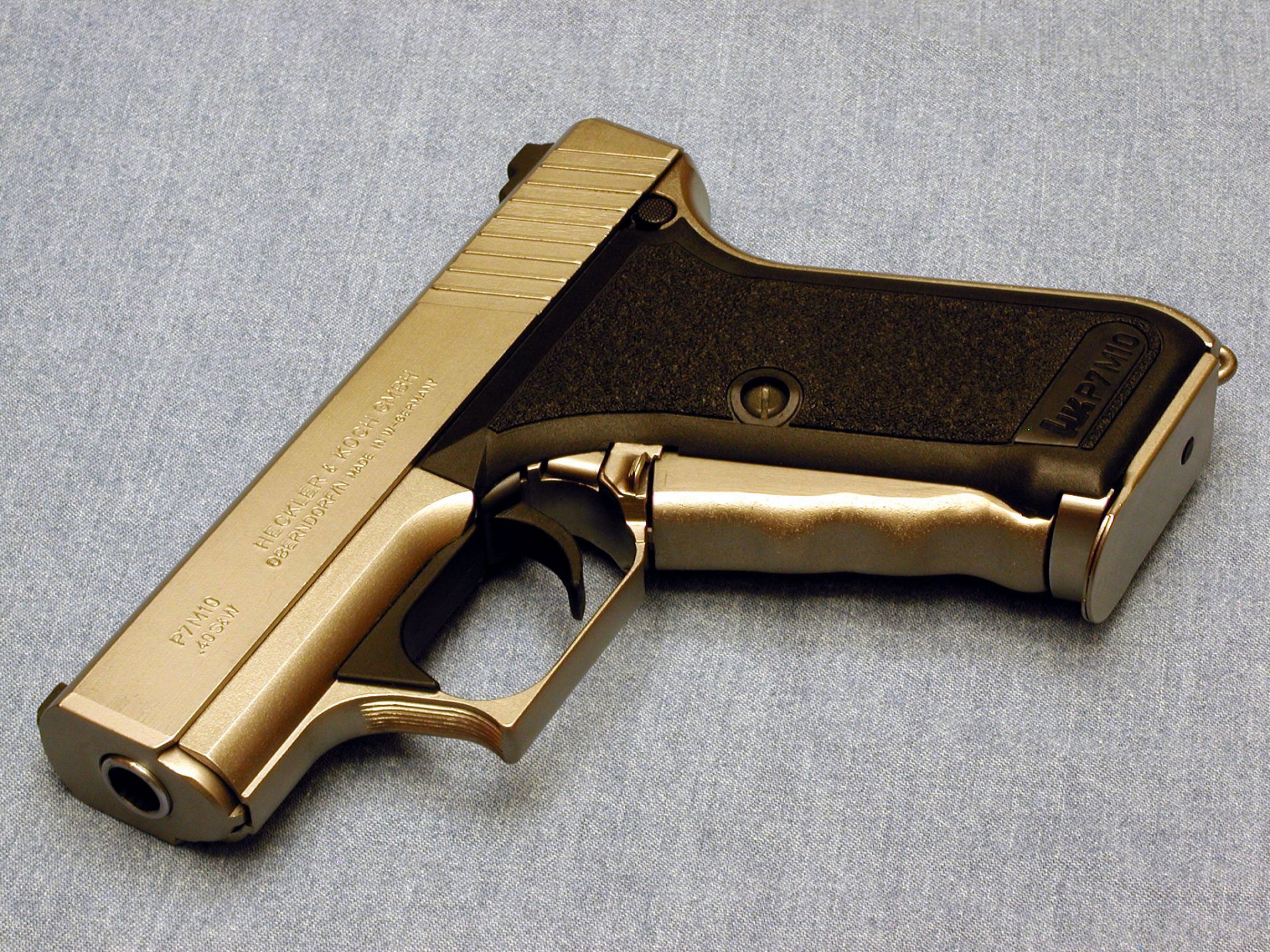 HD desktop wallpaper featuring a man-made Heckler & Koch pistol on a grey background.