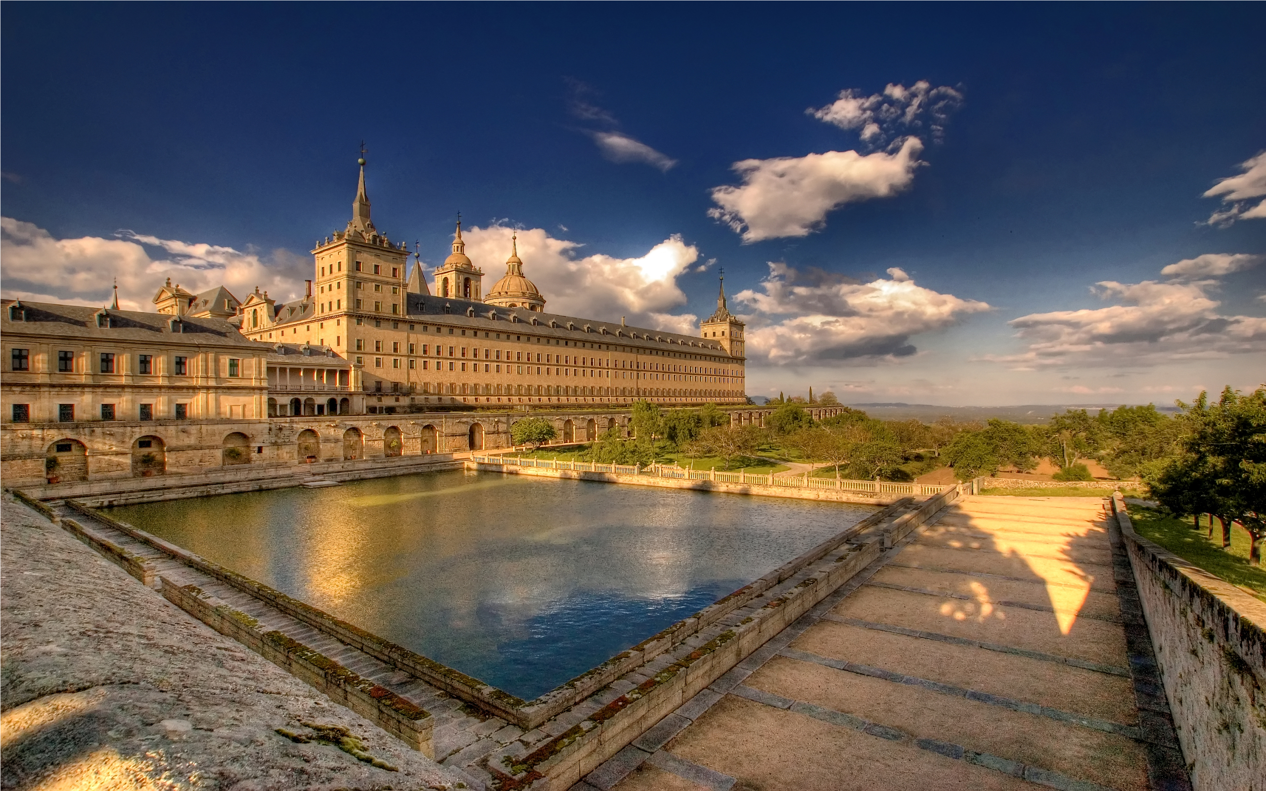  El Escorial is a historical residence of the king of Madrid, Spain