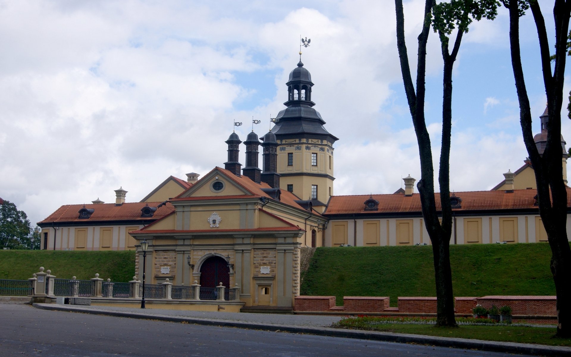 Download Man Made Nesvizh Castle HD Wallpaper