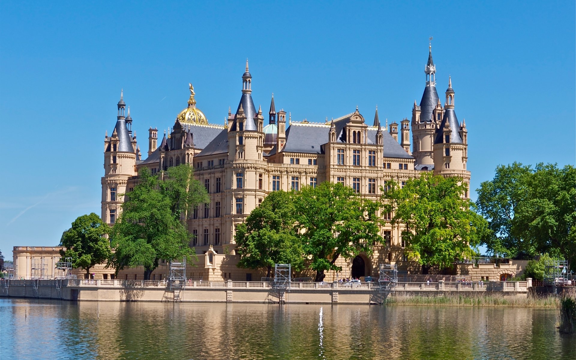 Download Man Made Schwerin Palace HD Wallpaper