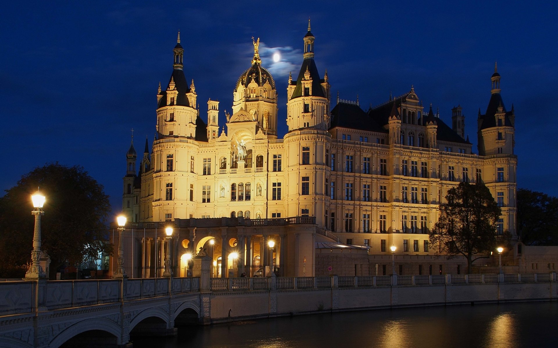 Download Man Made Schwerin Palace HD Wallpaper