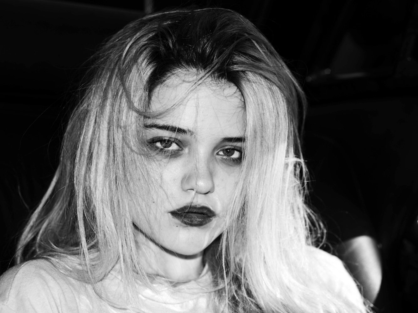 Download Music Sky Ferreira Wallpaper