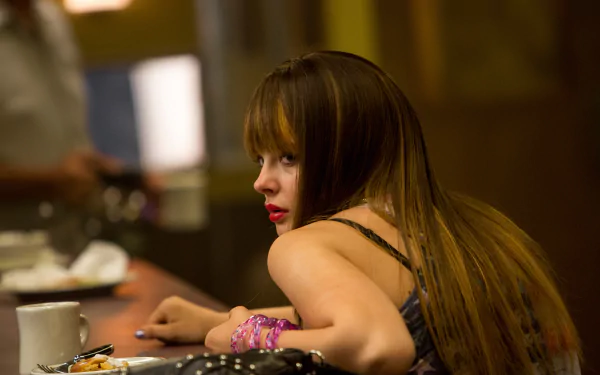 4K Ultra HD PC desktop wallpaper featuring a scene from the movie The Equalizer, depicting a woman with long hair leaning on a table in a dimly lit setting.