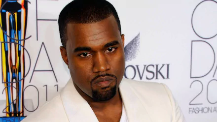 HD desktop wallpaper featuring a man in a white jacket at a formal event, suitable as a background image.