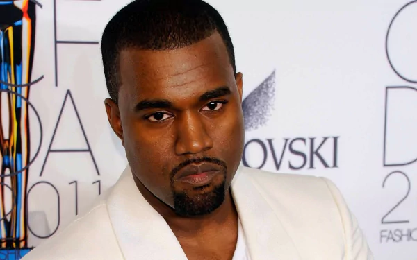 HD desktop wallpaper featuring a man in a white jacket at a formal event, suitable as a background image.