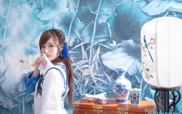 vase lantern national dress traditional costume Taiwanese asian woman Yu Chen Zheng HD Desktop Wallpaper | Background Image