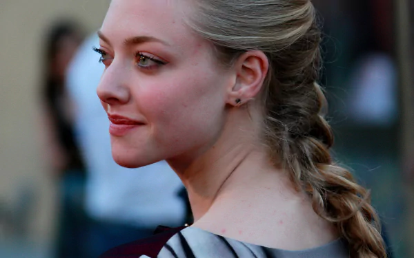 Celebrity Amanda Seyfried HD Desktop Wallpaper | Background Image