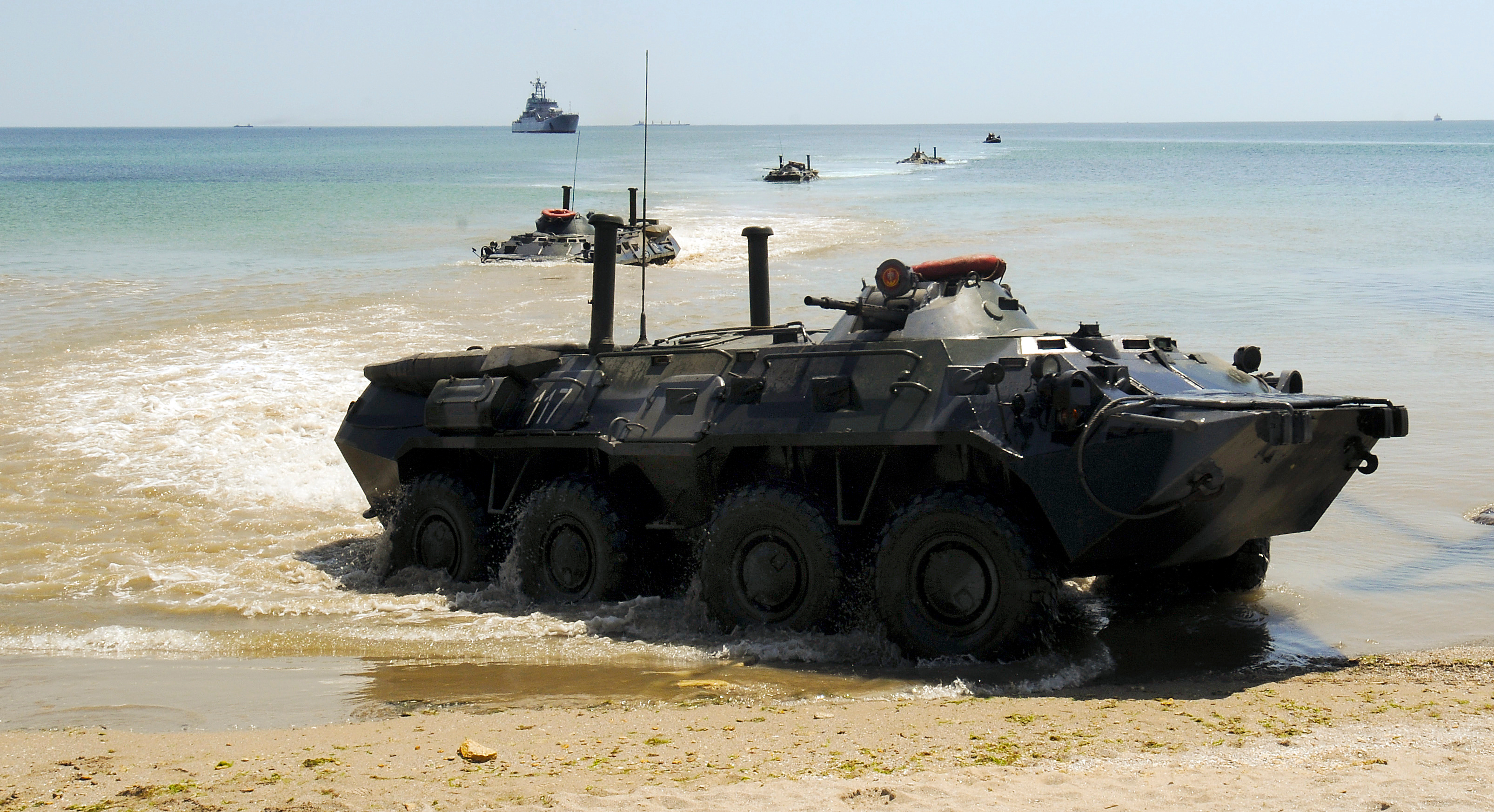 Military Amphibious Assault Vehicle HD Wallpaper | Background Image