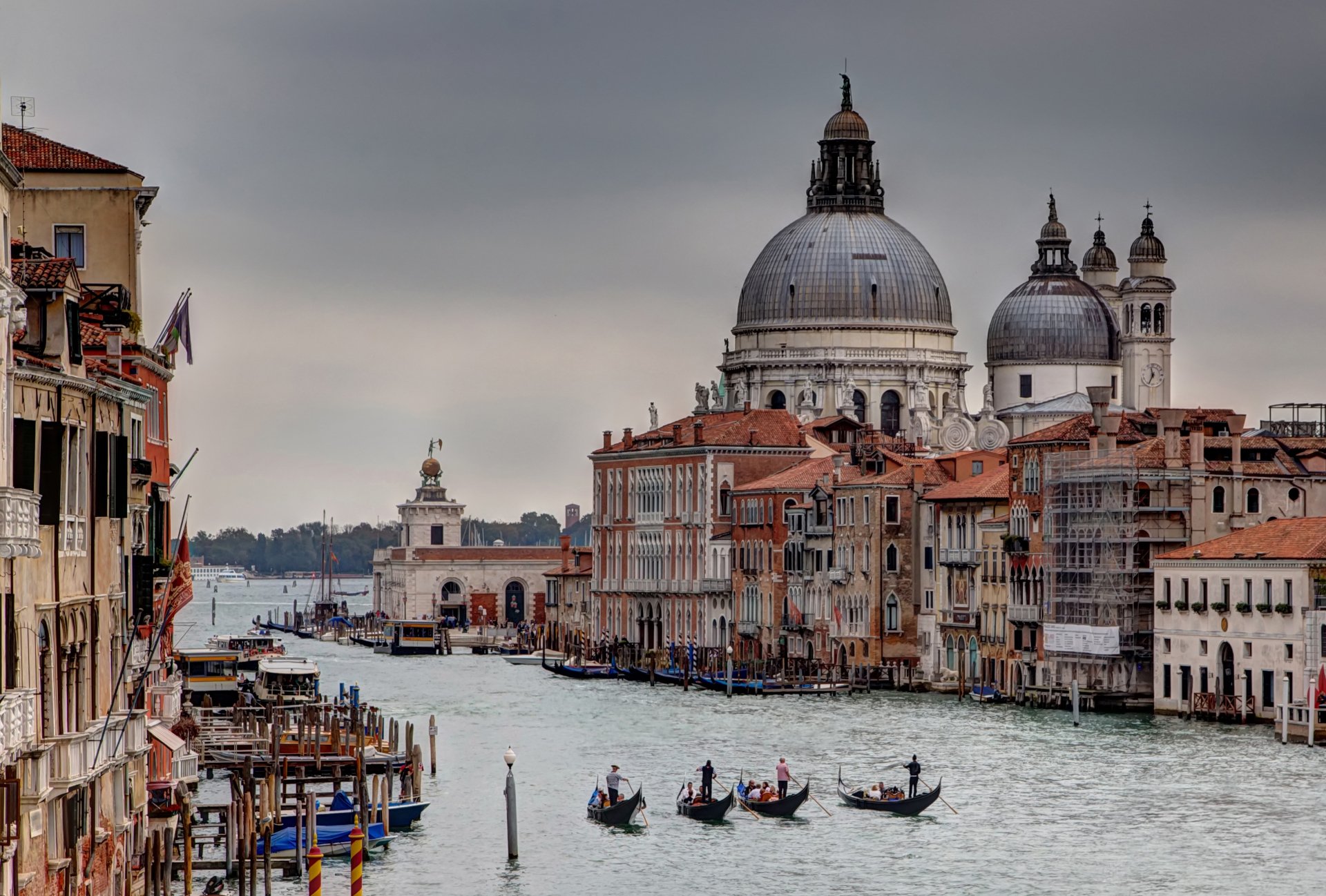 Download Gondola Canal Italy Venice Religious Cathedral Santa Maria Della Salute 4k Ultra HD Wallpaper