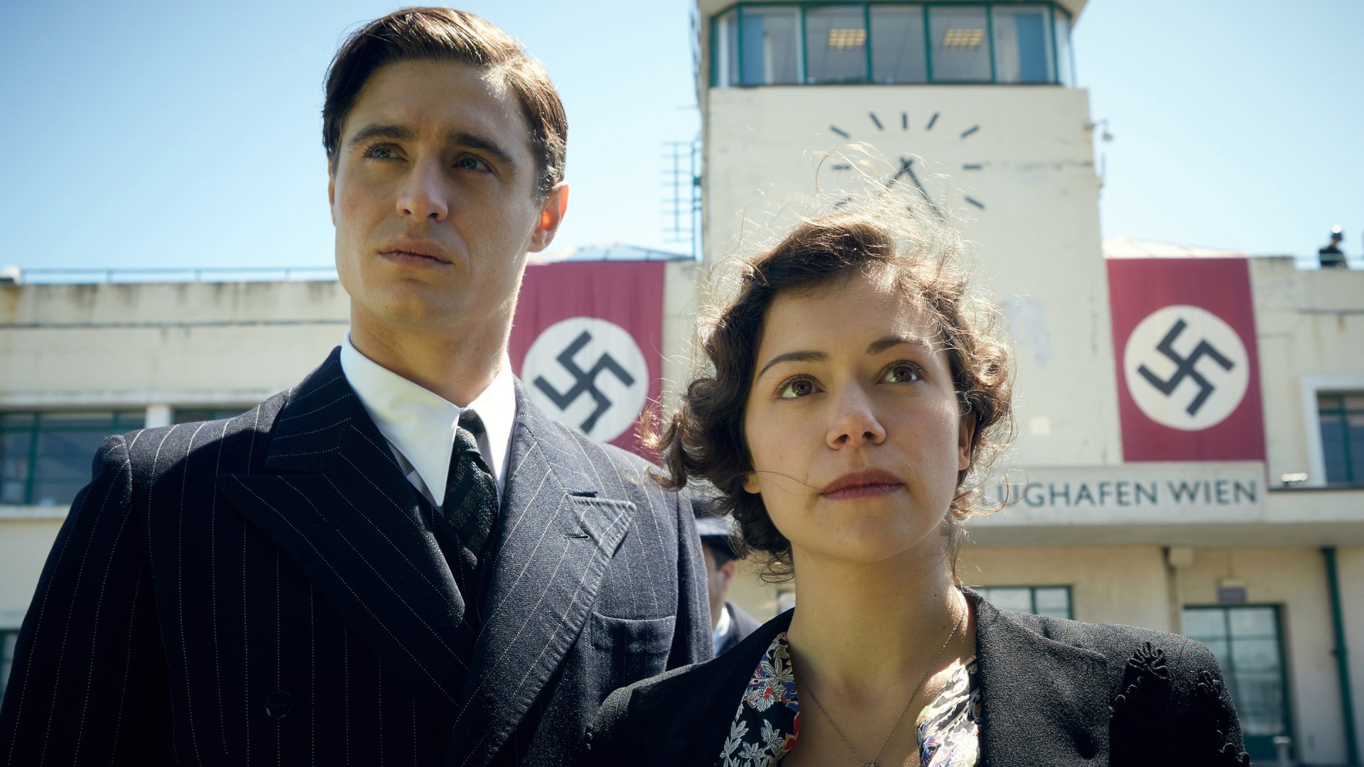 Download Max Irons Tatiana Maslany Movie Woman In Gold HD Wallpaper
