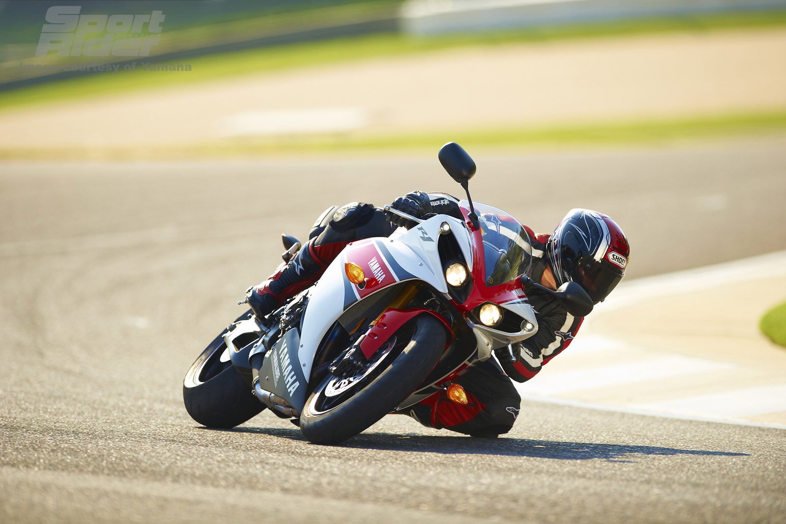 Download Vehicle Yamaha YZF-R1 Wallpaper