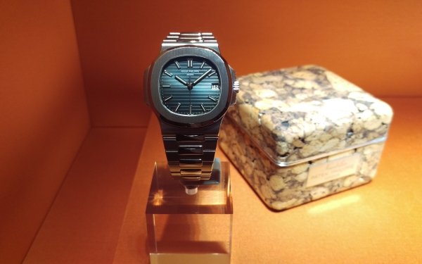 Man Made Watch HD Wallpaper | Background Image