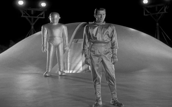  Klaatu (Michael Rennie) has come on behalf of alien life.