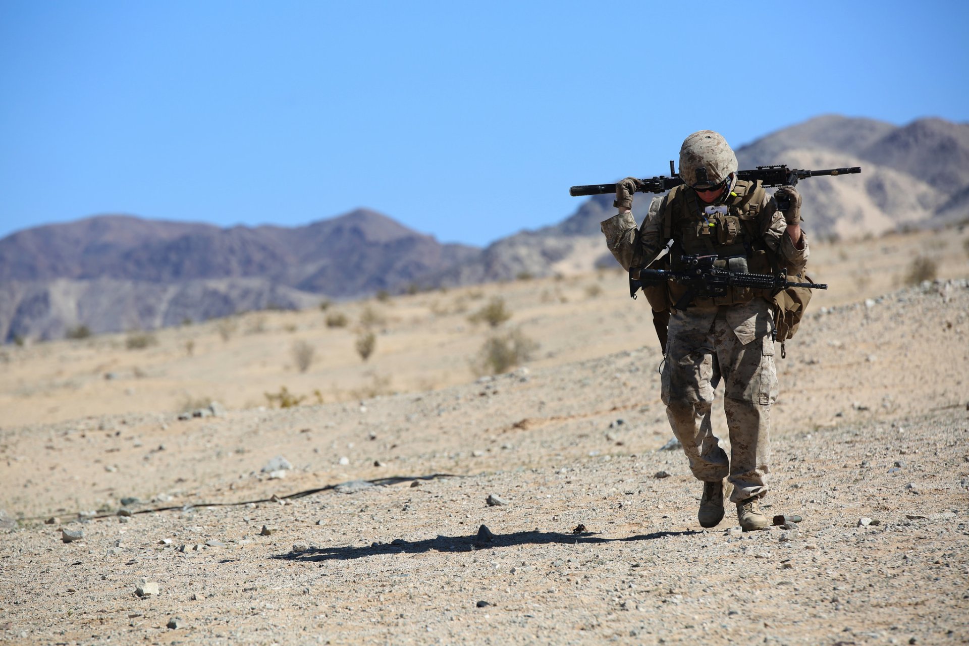 Elite Soldier in Action | HD Military Wallpaper | 2048x1365 | Wallpaper ...