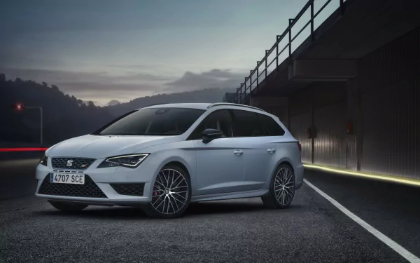 8K Ultra HD PC desktop wallpaper and background: silver Seat Leon Cupra 280 parked on an urban road at dusk — high-detail Seat Leon vehicle.