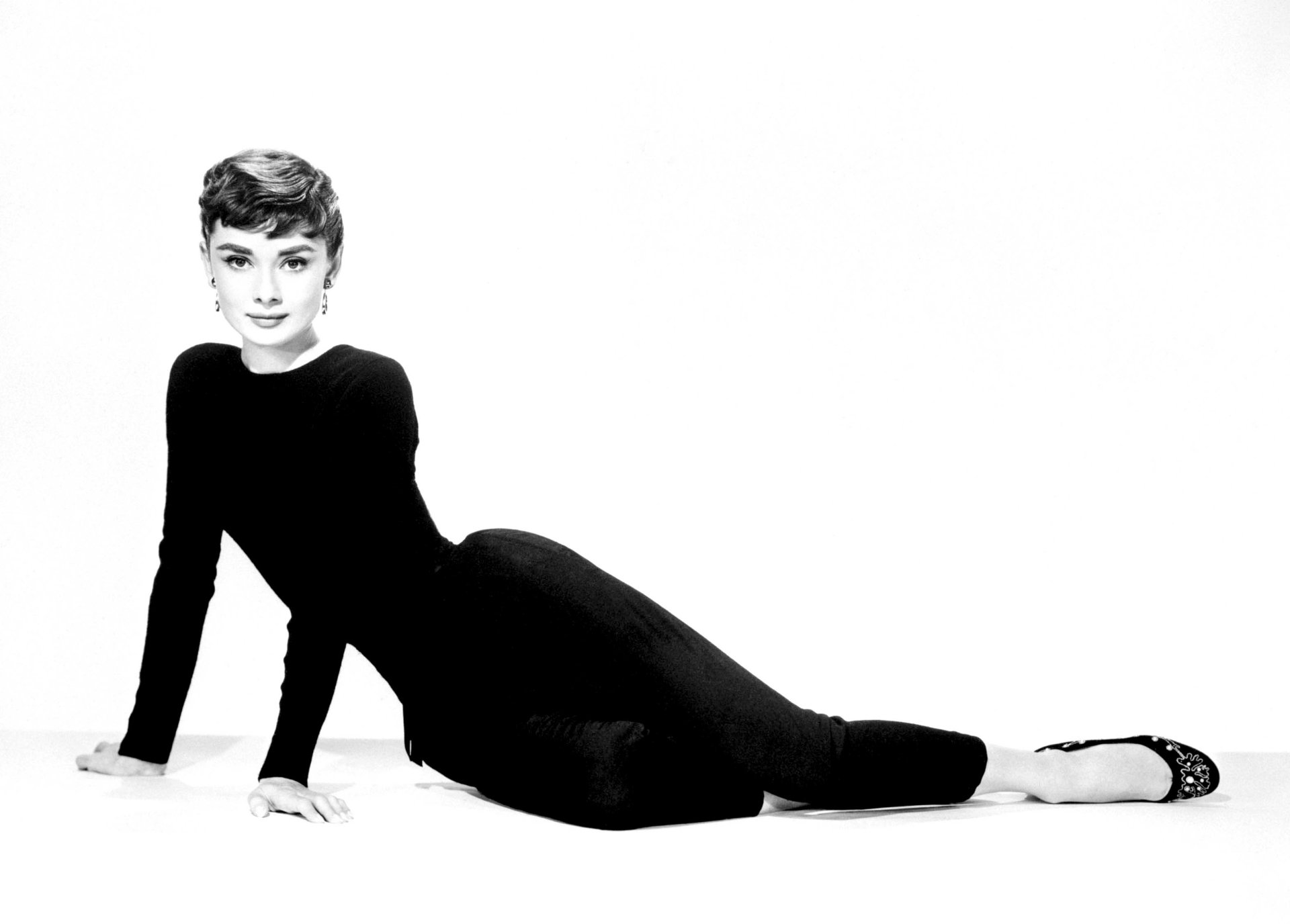 Download Celebrity Audrey Hepburn HD Wallpaper