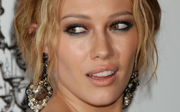 Celebrity Hilary Duff HD Desktop Wallpaper | Background Image