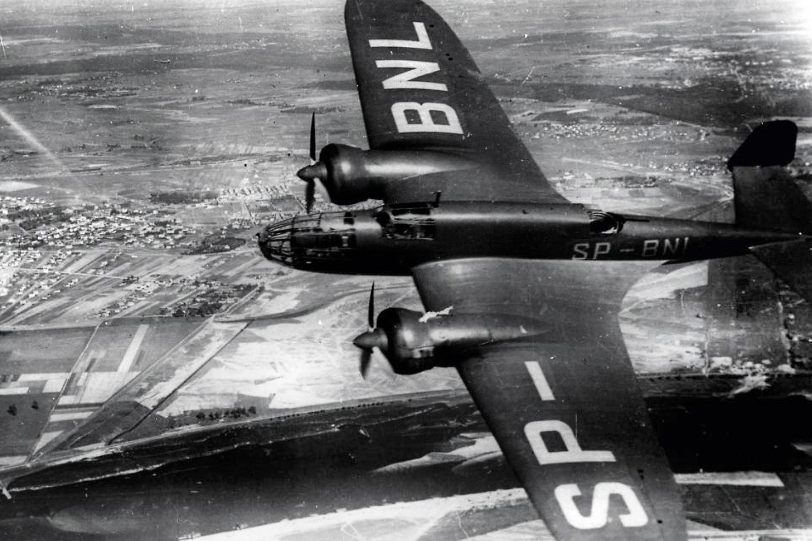 Download Military PZL.37 Wallpaper