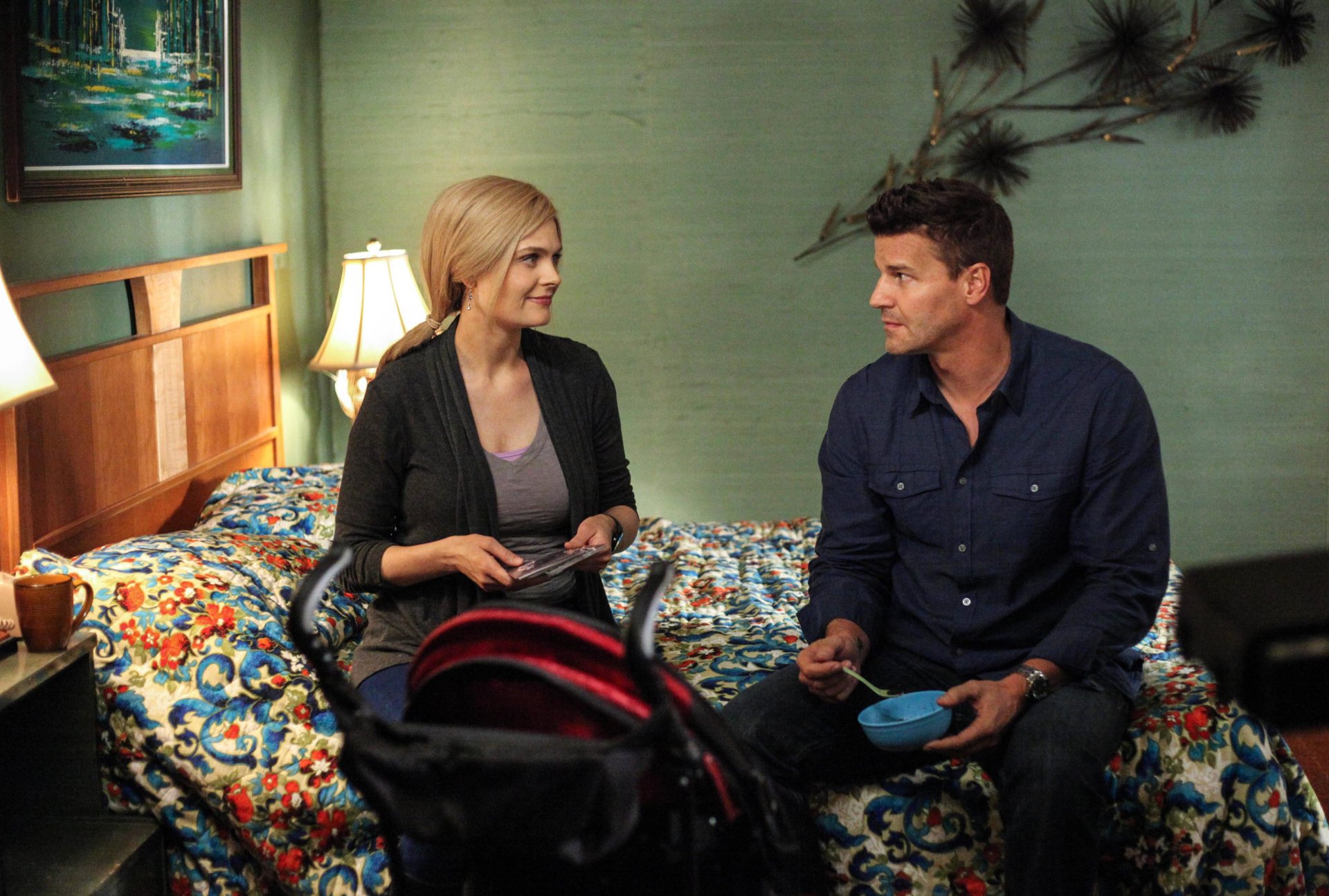Download Emily Deschanel Temperance Brennan Seeley Booth David Boreanaz TV Show Bones HD Wallpaper