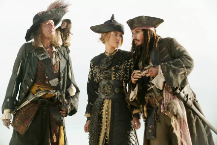 A HD wallpaper featuring Elizabeth Swann (Keira Knightley), Hector Barbossa (Geoffrey Rush), and Jack Sparrow (Johnny Depp) from Pirates of the Caribbean: At World's End.