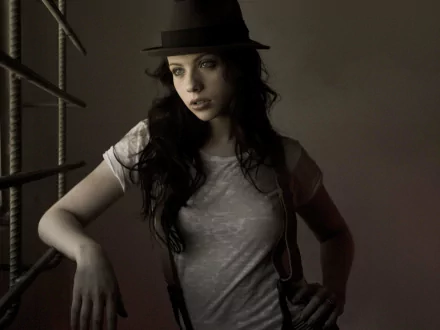 Celebrity Michelle Trachtenberg HD Desktop Wallpaper | Background Image