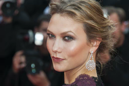 Close-up portrait of celebrity Karlie Kloss with elegant makeup and earrings, captured in 4K Ultra HD quality for a PC desktop wallpaper.
