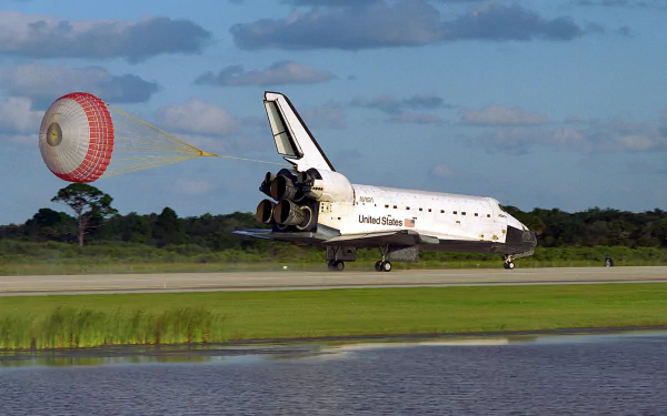  Atlantis lands on runway 15 of the Kennedy Space Center