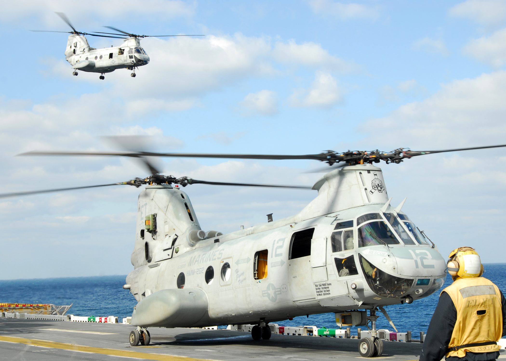 Military Boeing Vertol CH-46 Sea Knight HD Wallpaper | Background Image