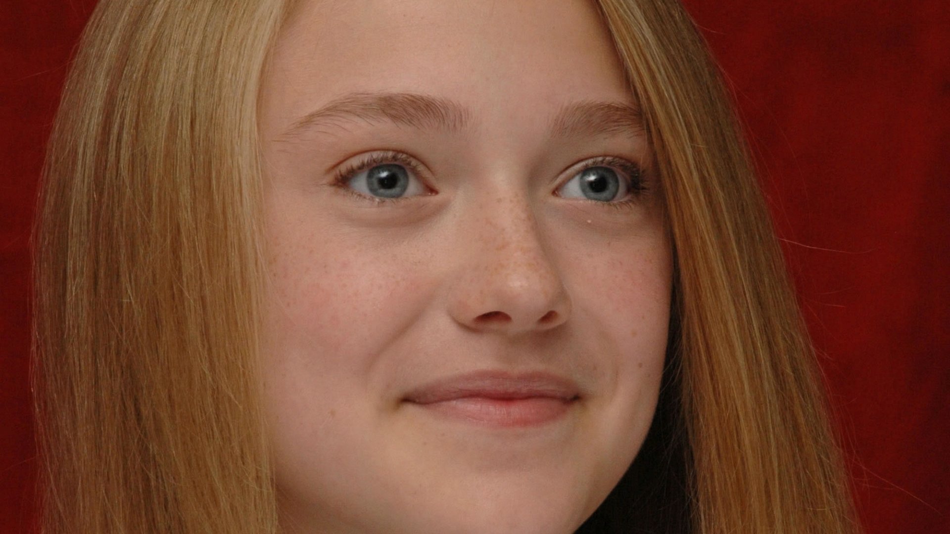 Download Celebrity Dakota Fanning HD Wallpaper