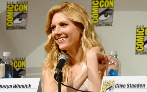 Celebrity Katheryn Winnick HD Desktop Wallpaper | Background Image