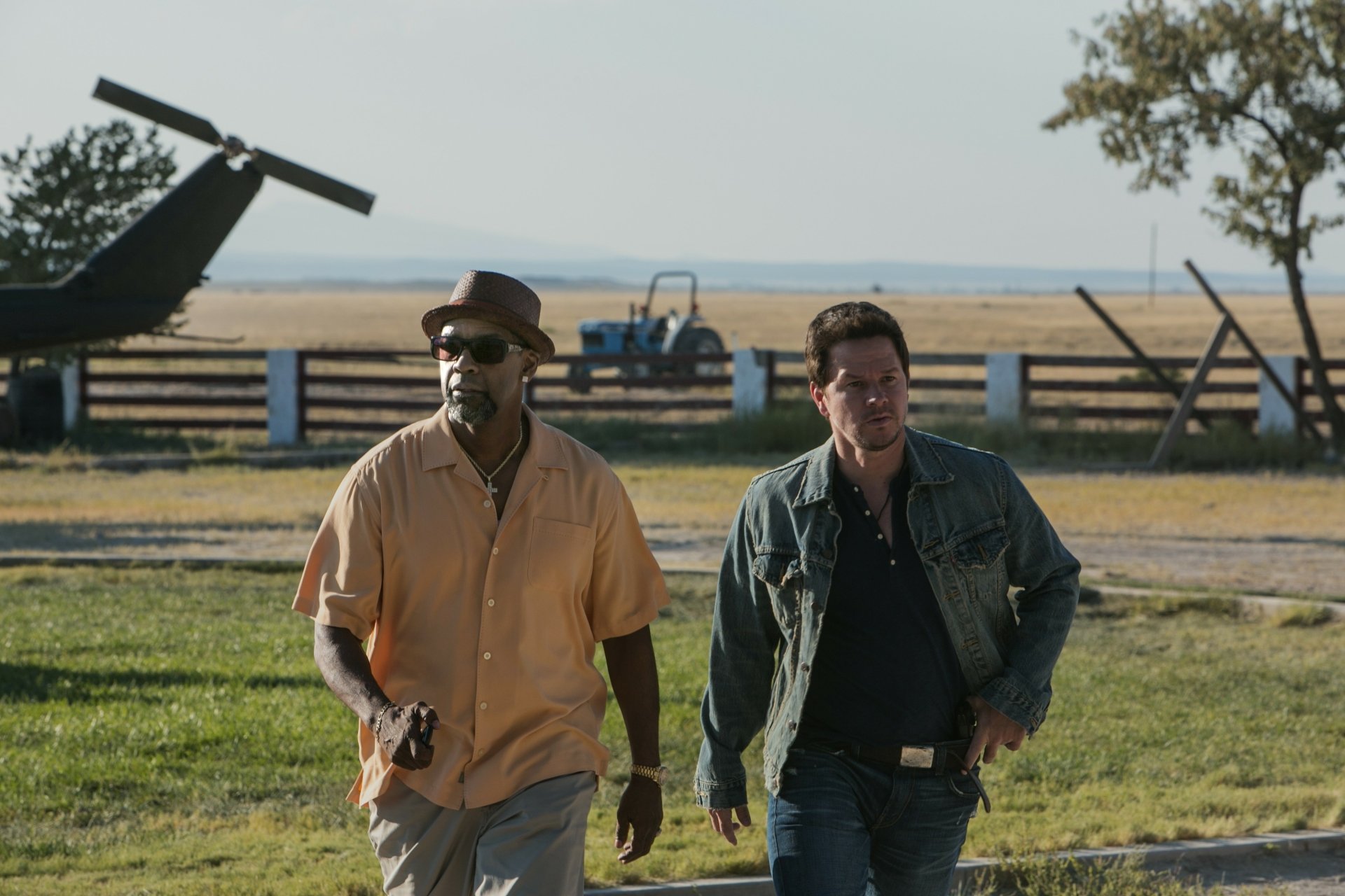 Download Mark Wahlberg Michael 'Stig' Stigman Denzel Washington Robert 'Bobby' Trench Movie 2 Guns 4k Ultra HD Wallpaper