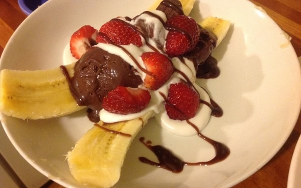 Food Banana Split Ice Cream Strawberry HD Wallpaper | Background Image