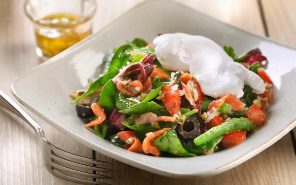 A vibrant Salade Lyonnaise featuring fresh greens, shrimp, vegetables, and a poached egg, captured in 4K Ultra HD as a PC desktop wallpaper and background.