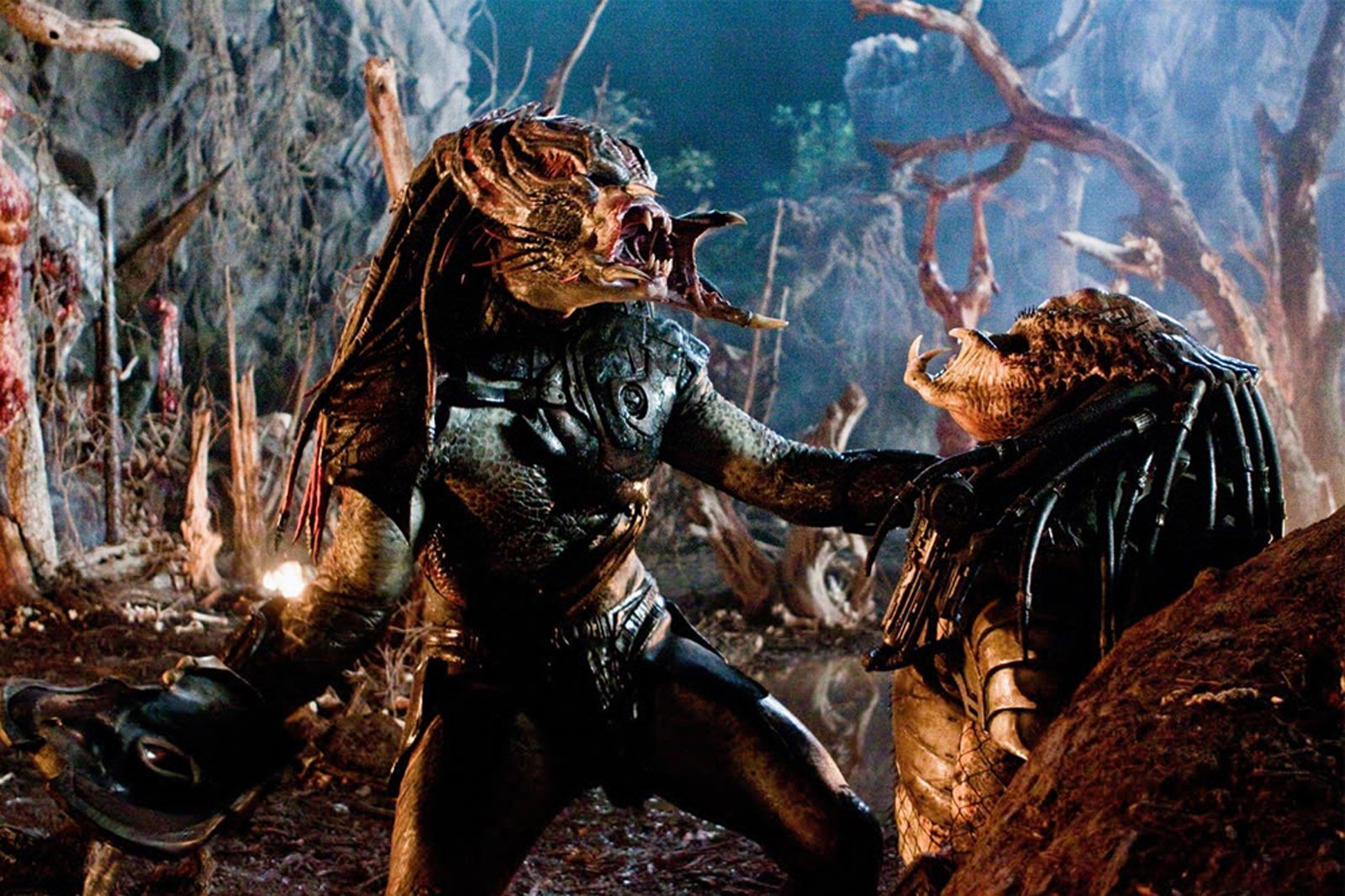 HD PC desktop wallpaper featuring Berserker Predator in an intense battle scene from the movie Predators, set in a dark, eerie forest environment.