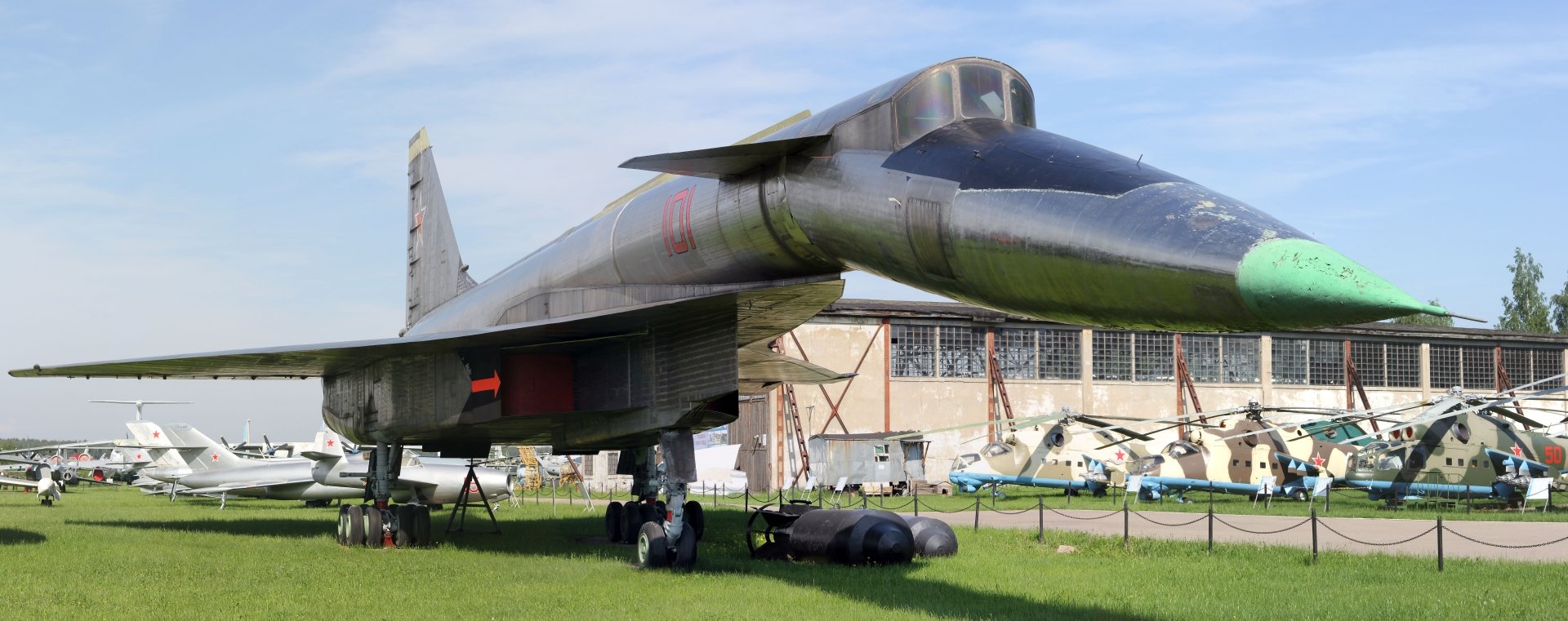 Download Military Sukhoi T-4 8k Ultra HD Wallpaper