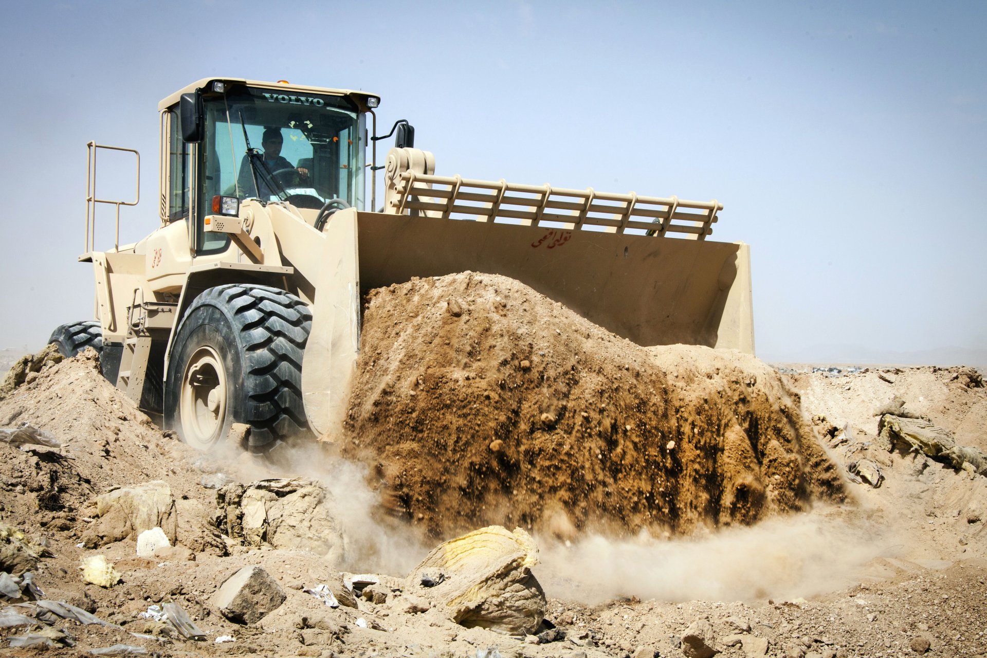 Download Vehicle Volvo 8k Ultra HD Wallpaper