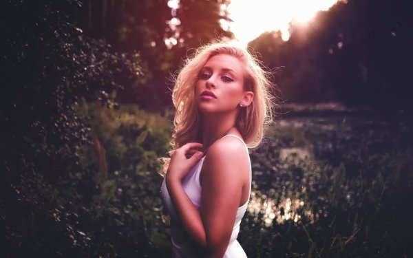 Women Model Outdoor Blonde Lipstick Bokeh Brown Eyes HD Wallpaper | Background Image