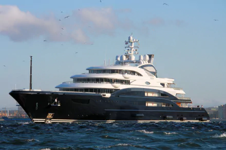 Sleek motor yacht (vehicle, yacht) cutting through blue sea under a clear sky — 4K Ultra HD PC desktop wallpaper and background.