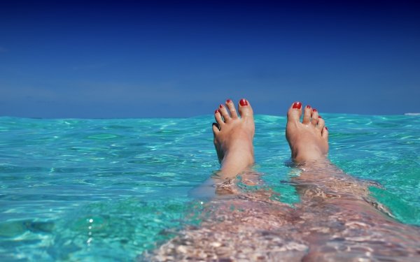 Mujeres Feet Piscina Piernas Toe Agua Fondo de pantalla HD | Fondo de Escritorio