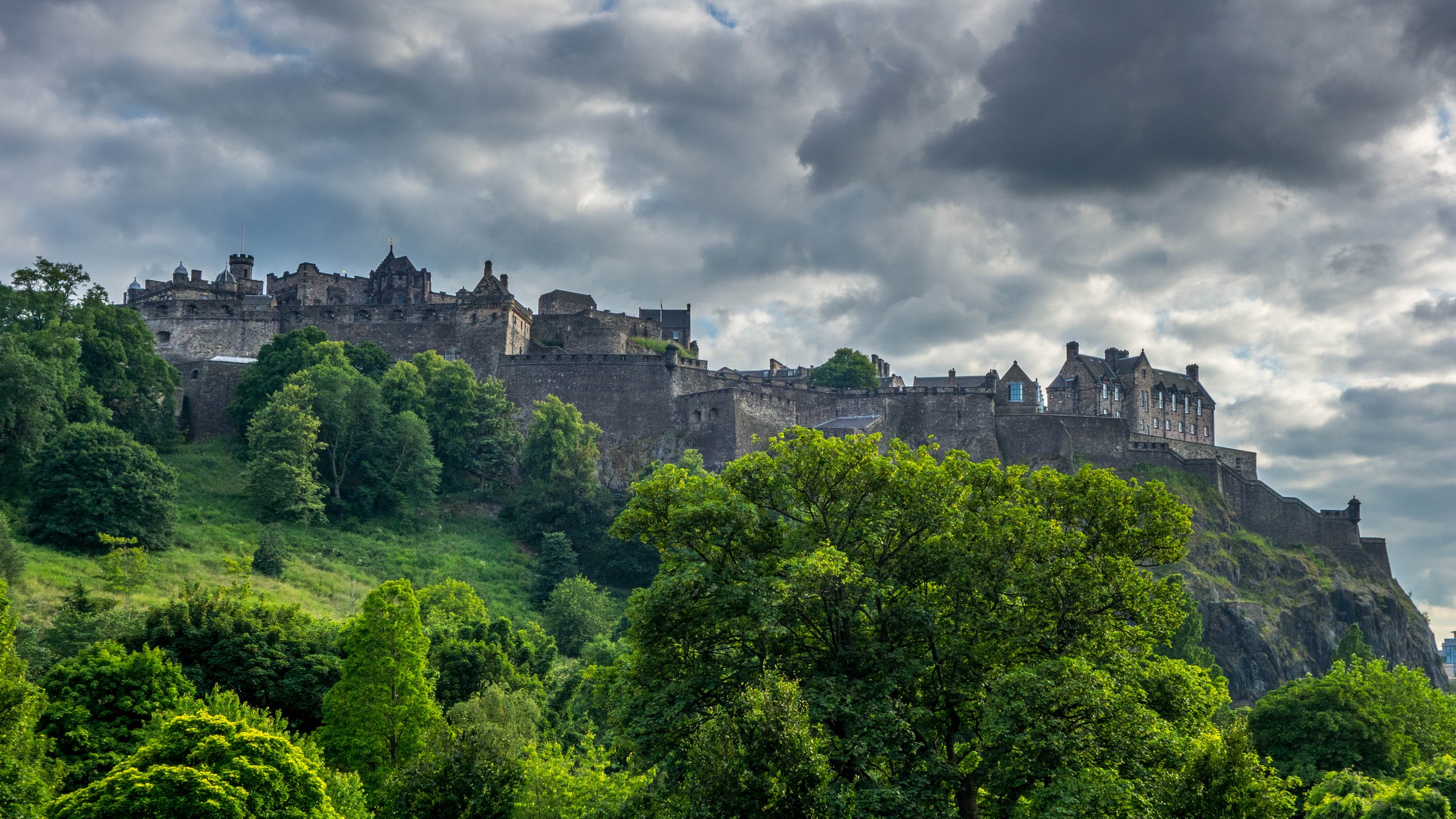 Edinburgh Castle HD Wallpaper | Background Image | 2560x1440
