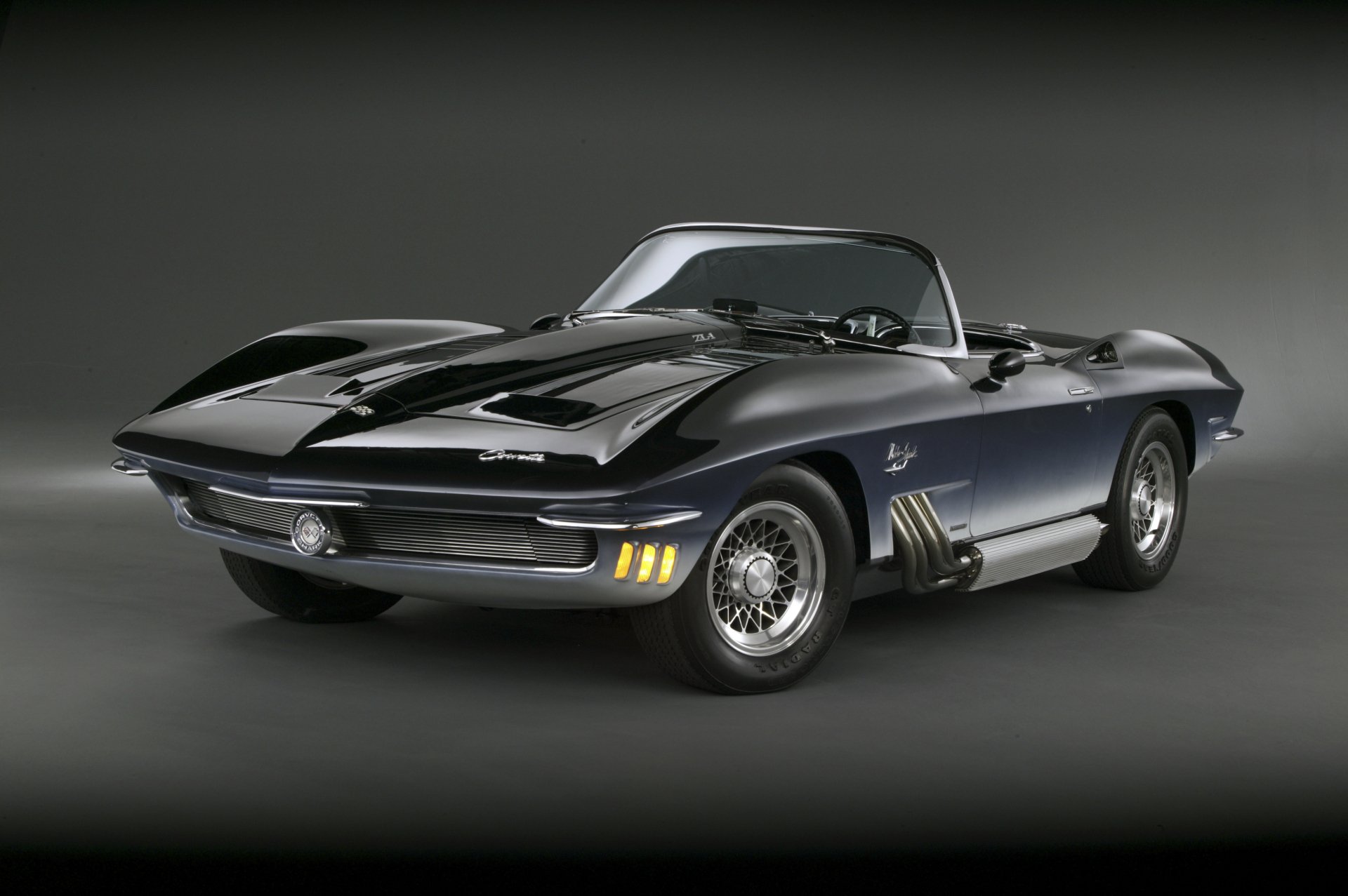 Chevrolet Corvette Mako Shark convertible in metallic blue, studio shot for 4K Ultra HD PC desktop wallpaper, classic Chevrolet sports vehicle.