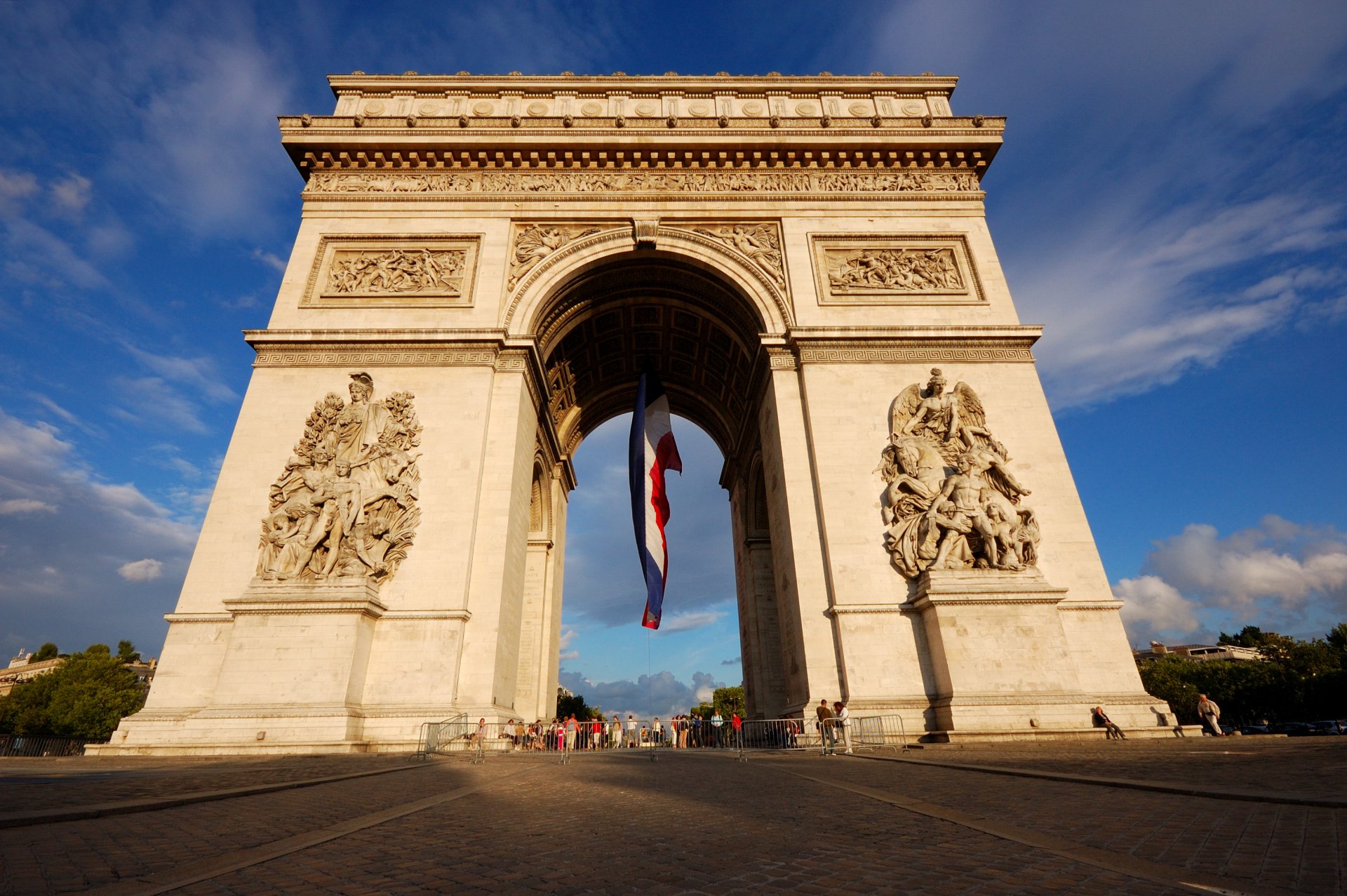 париж арка триумфальная