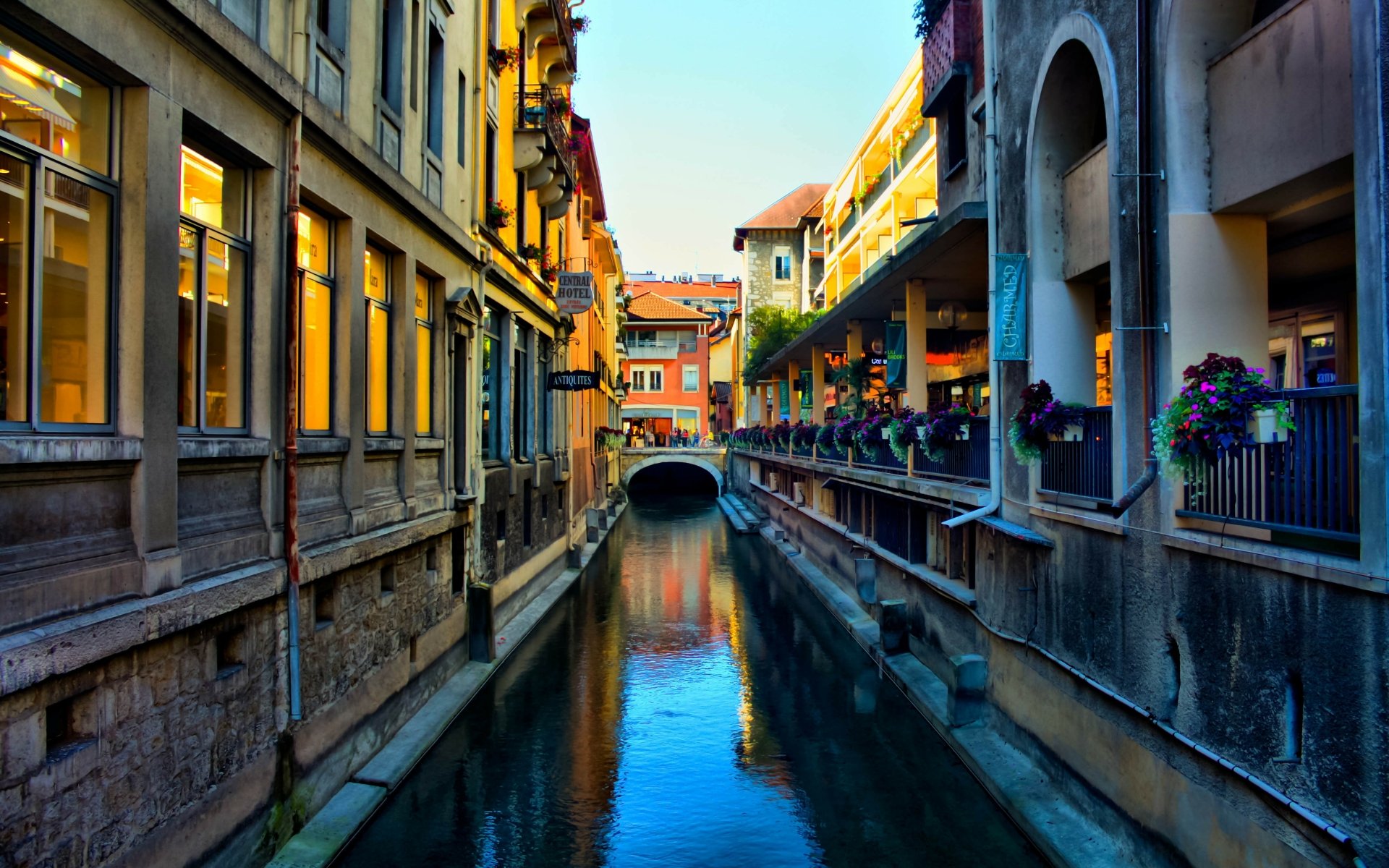 Download Annecy France Canal Man Made House 4k Ultra HD Wallpaper