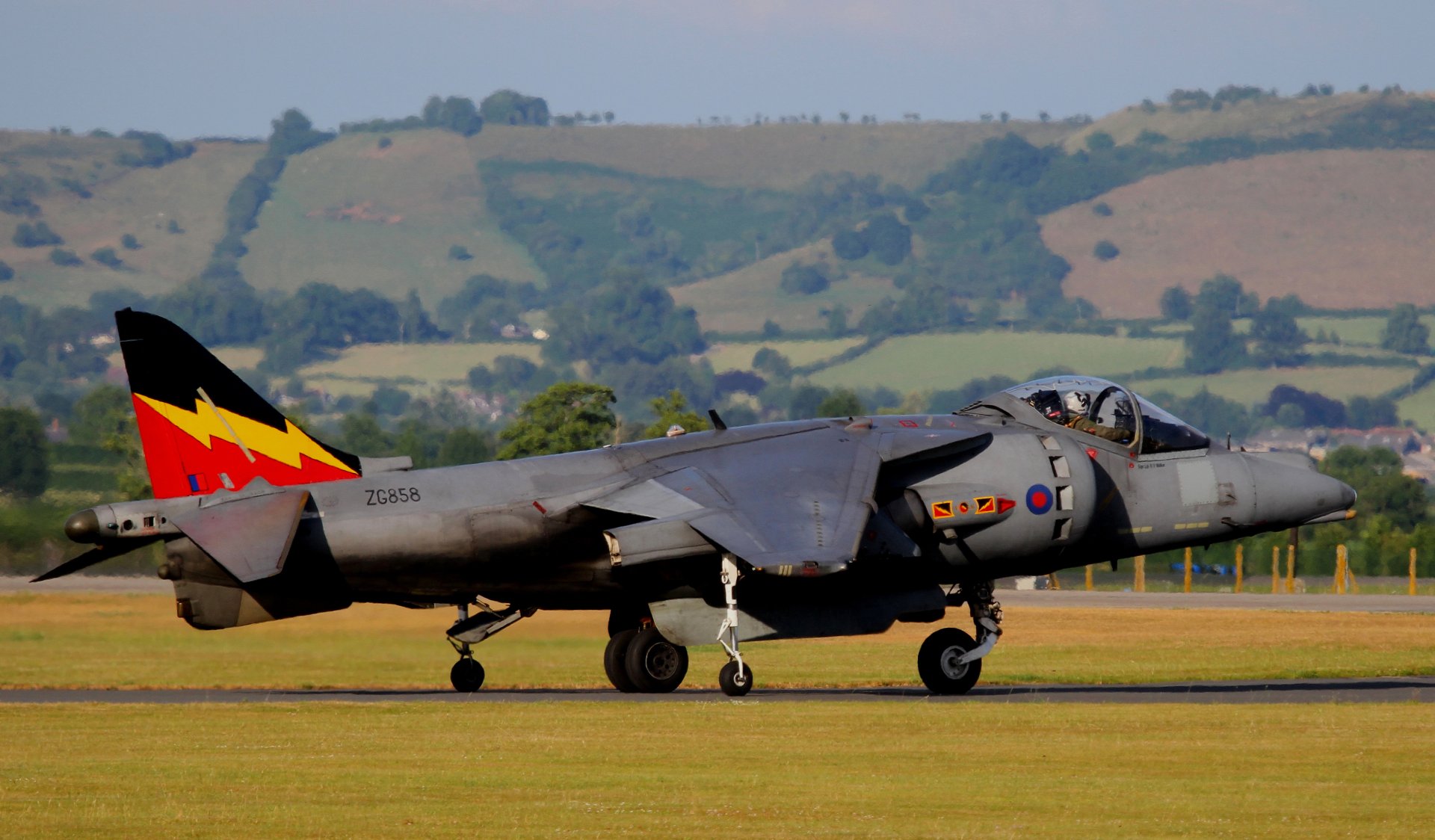 Download Warplane Aircraft Jet Fighter Military British Aerospace Harrier II HD Wallpaper