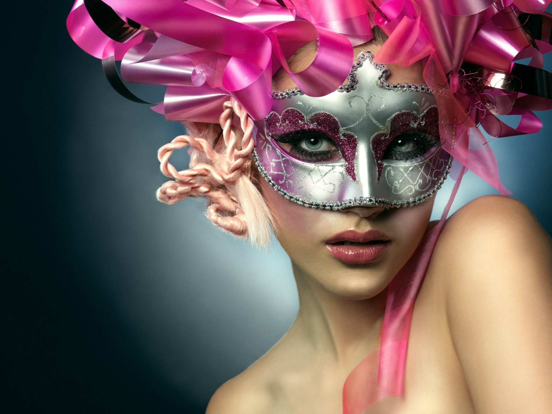 Ribboned Blonde Masquerade — Emerald Close-Up (HD Wallpaper ...