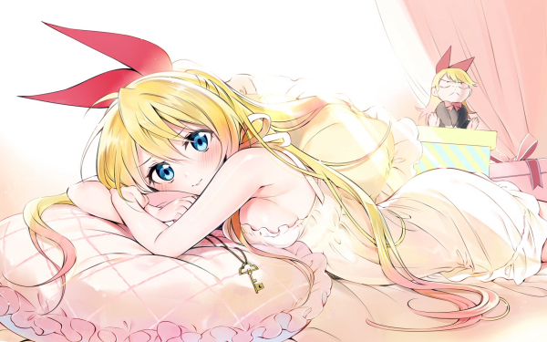 Anime Nisekoi Chitoge Kirisaki Pillow Lying Down Rubia Long Hair Blue Eyes Blush Dress White Dress Fondo de pantalla HD | Fondo de Escritorio