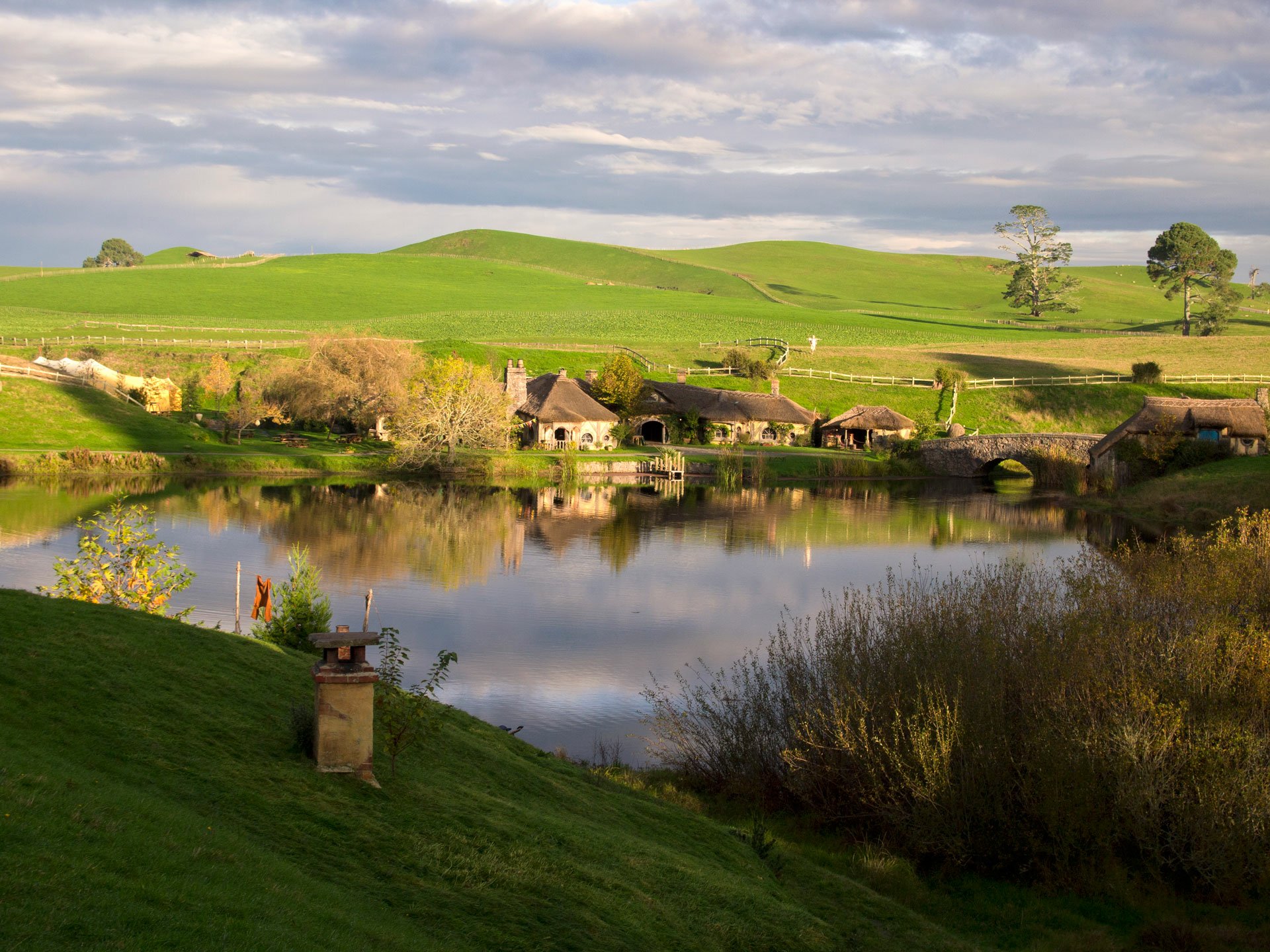 Download Man Made Hobbiton Comarca HD Wallpaper