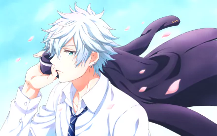 An HD wallpaper featuring Toranosuke Miyamura from Yamada-kun and the Seven Witches, showcasing his white hair and a dramatic pose surrounded by floating petals.