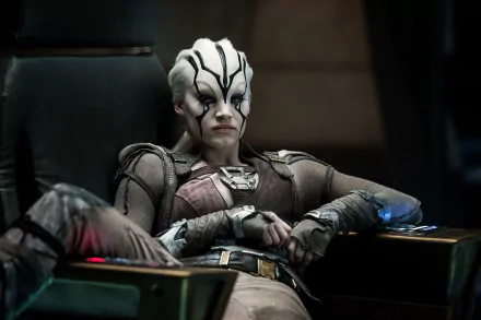 Sofia Boutella as Jaylah from Star Trek Beyond relaxes confidently in a futuristic chair, showcasing her striking character design in this 4K Ultra HD wallpaper.